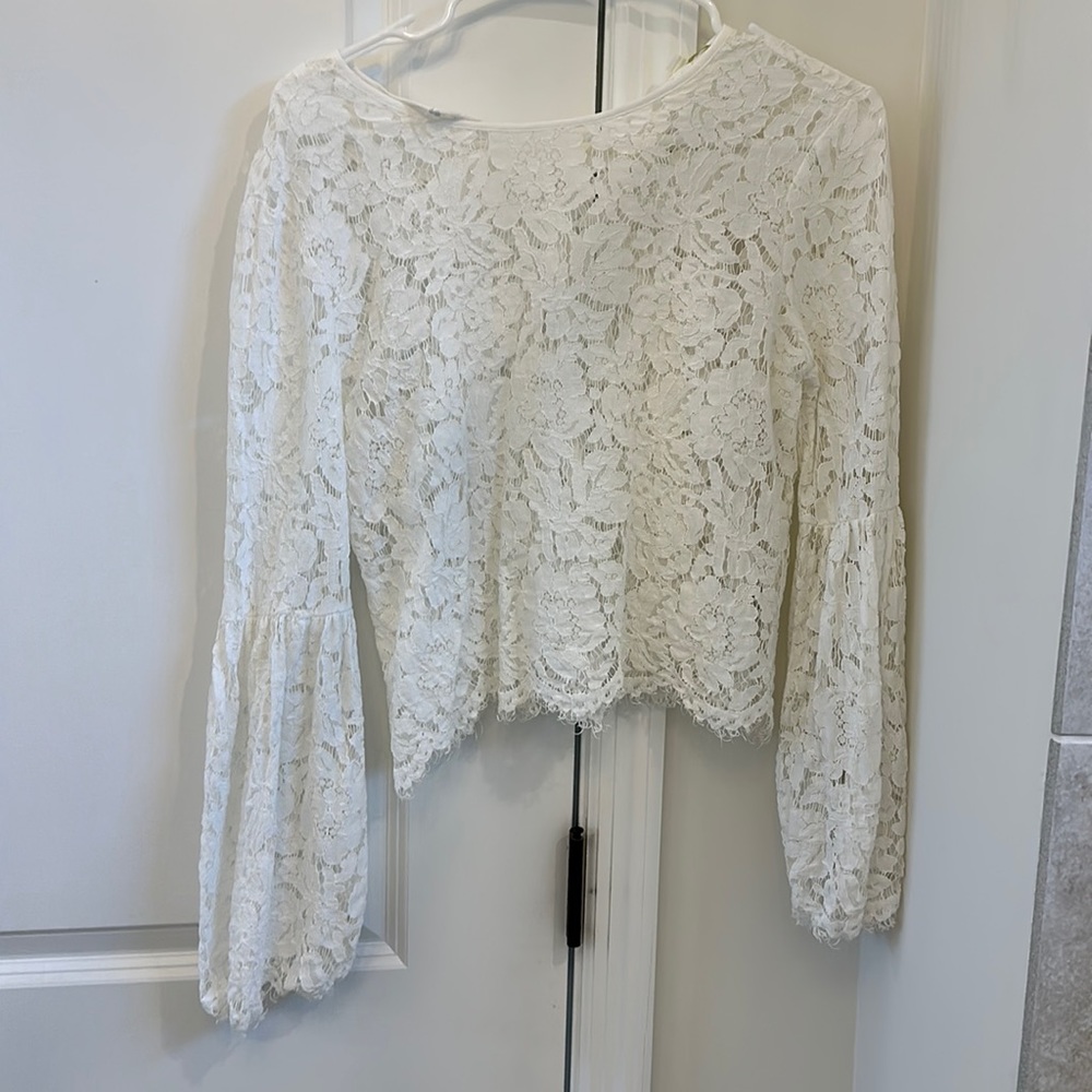 GIANNI BINI Lace cropped blouse